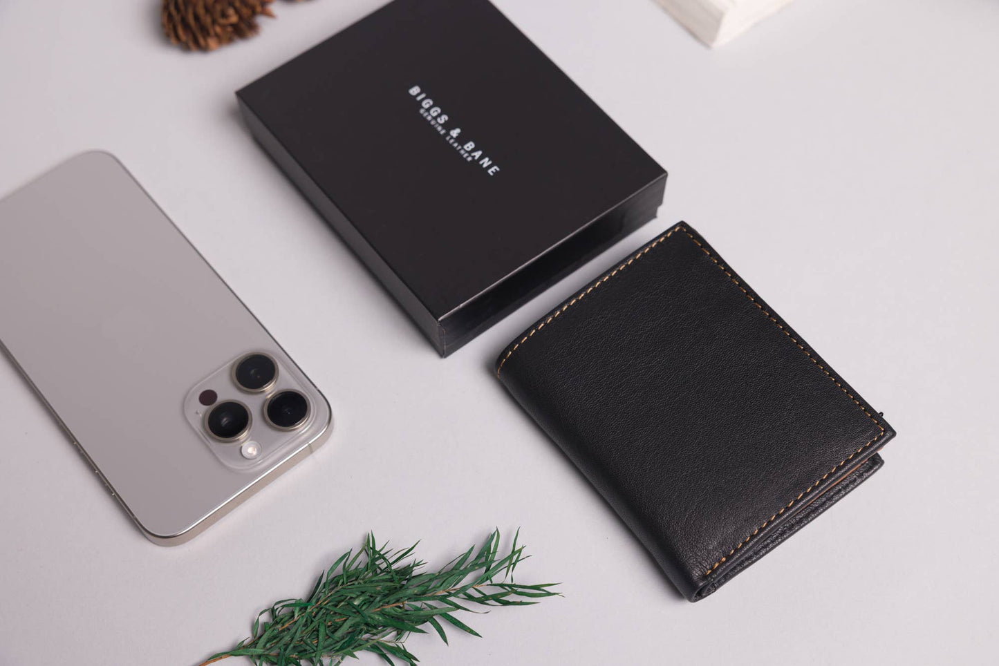 Biggs & Bane Men's Trifold Black & Tan Leather Wallet