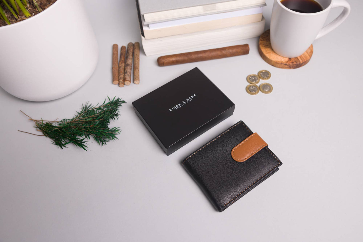 Biggs & Bane Men's Bifold Black & Tan Leather Wallet With Large External Coins Pocket With Gusset