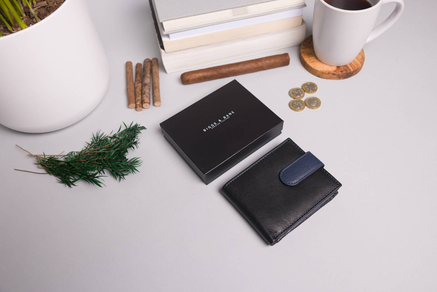 Biggs & Bane Men's Bifold Black & Navy Leather Wallet With Large External Coins Pocket With Gusset