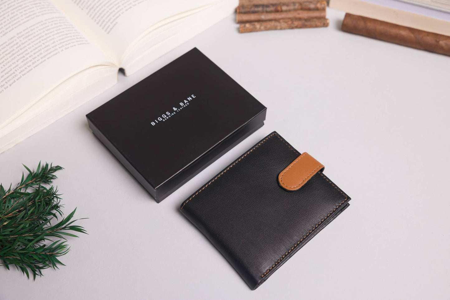Biggs & Bane Men's Bifold Black & Tan Leather Wallet With Tab Coin Pocket