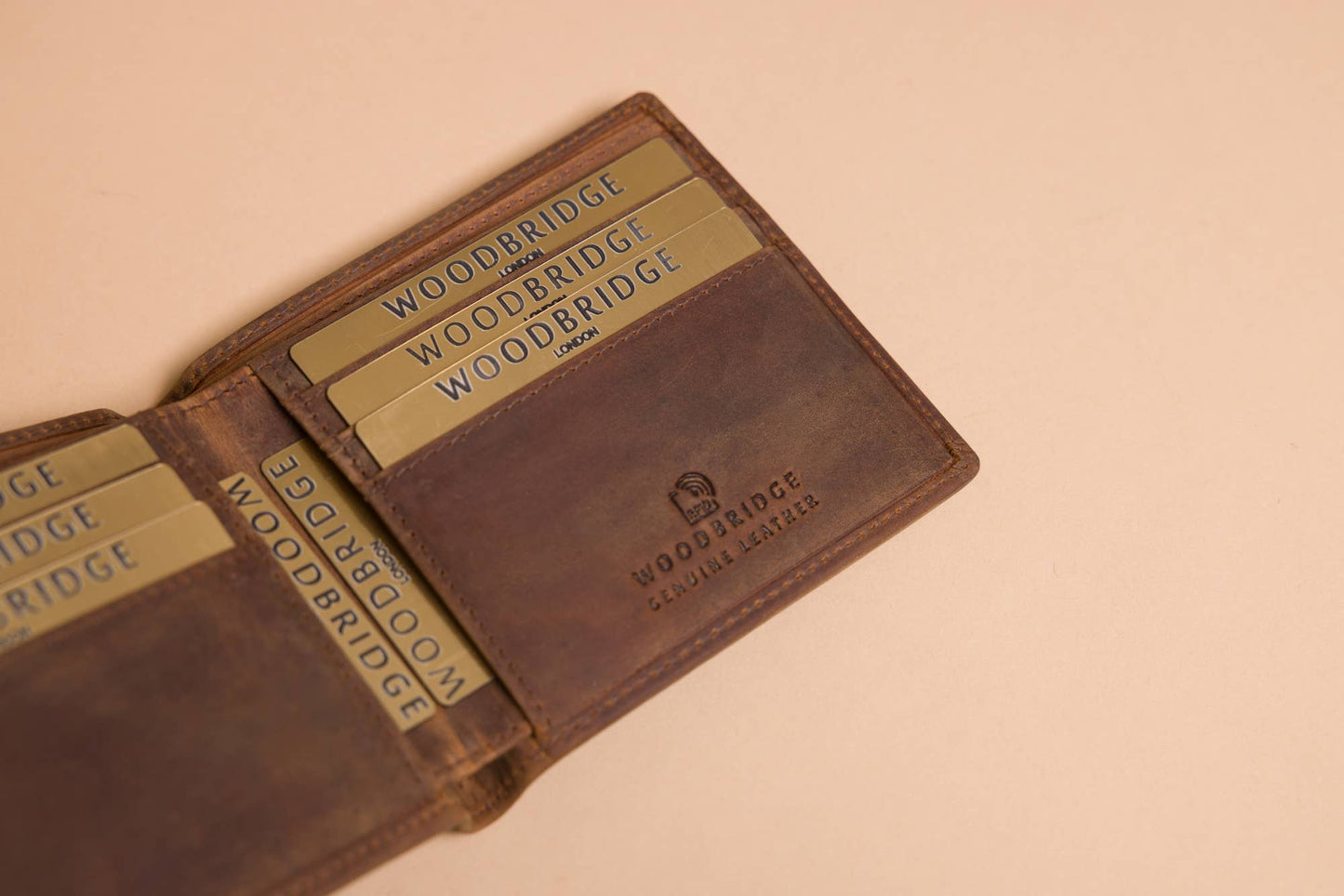 Woodbridge Men's Bifold Rustic Brown Leather Wallet
