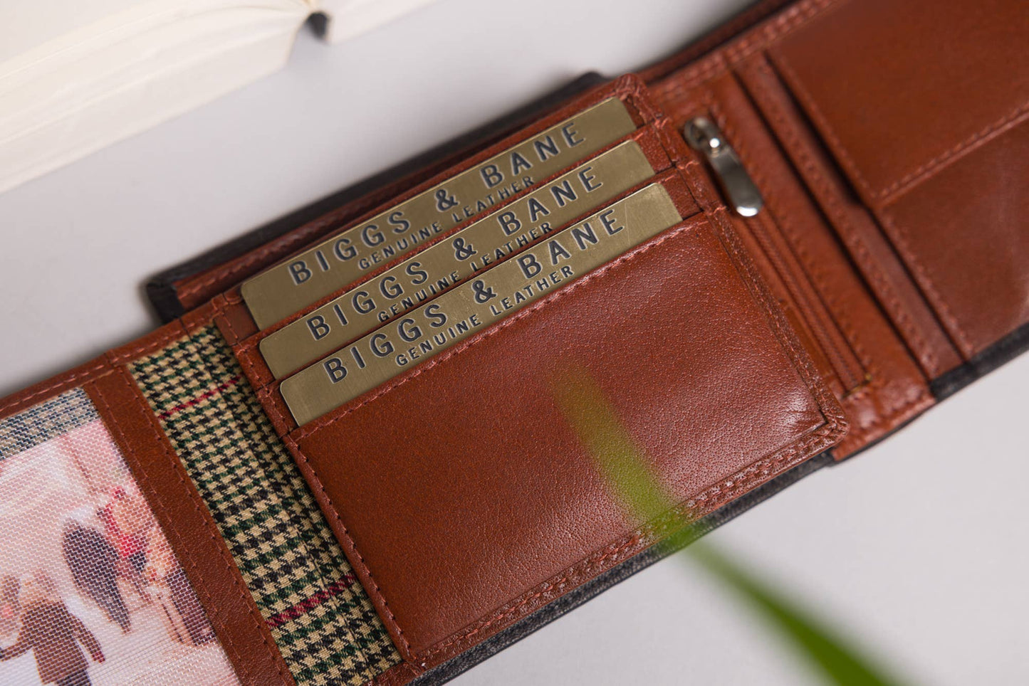Woodbridge Men's Bifold Black & Brown Leather Wallet