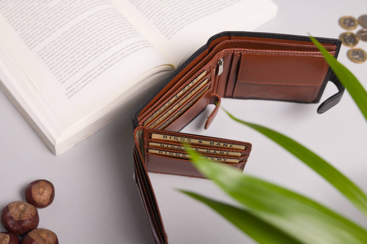 Woodbridge Men's Bifold Black & Brown Leather Wallet