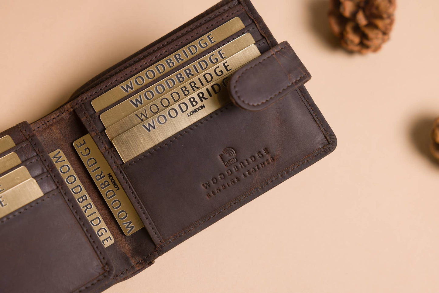 Woodbridge Men's Bifold Rustic Brown Leather Wallet