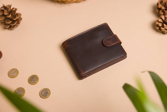 Woodbridge Men's Bifold Brown Oily Leather Wallet