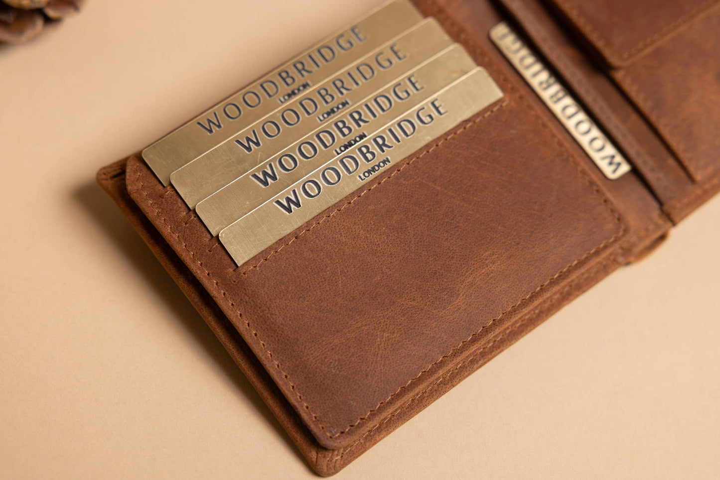 Woodbridge Men's Bifold Cognac Brown Leather Wallet With Coin Pocket