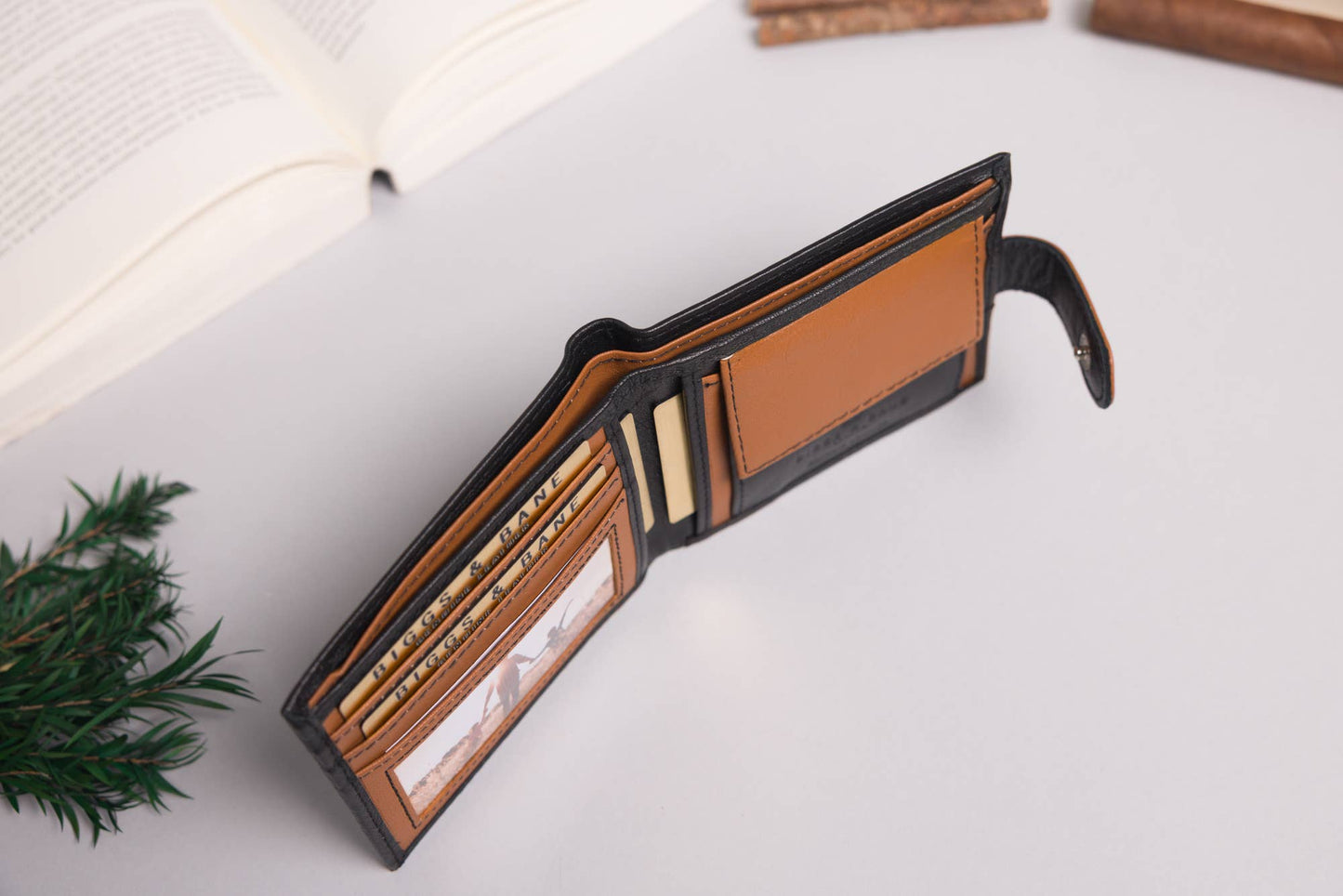 Biggs & Bane Men's Bifold Black & Tan Leather Wallet With Tab Coin Pocket