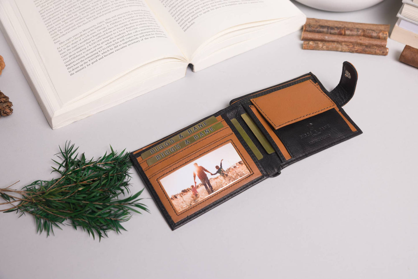 Biggs & Bane Men's Bifold Black & Tan Leather Wallet With Tab Coin Pocket