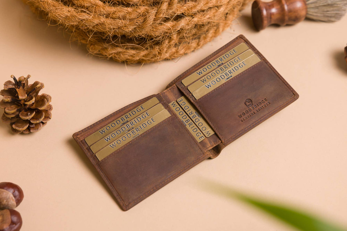 Woodbridge Men's Bifold Rustic Brown Leather Wallet