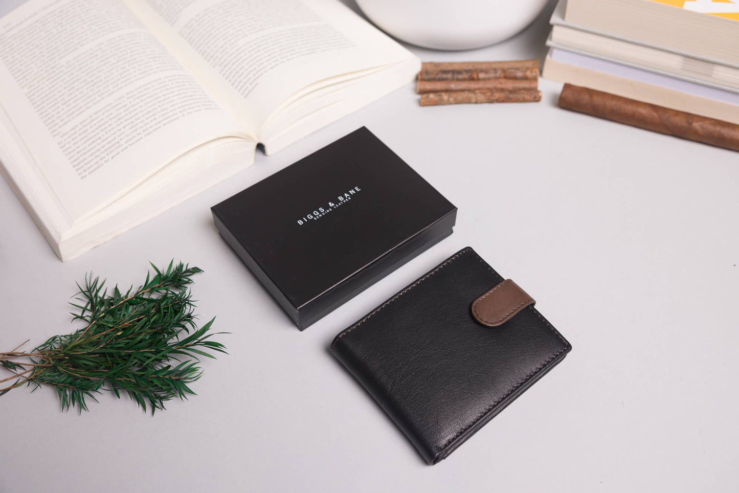 Biggs & Bane Men's Bifold Black & Dark Brown Leather Wallet With Tab Coin Pocket