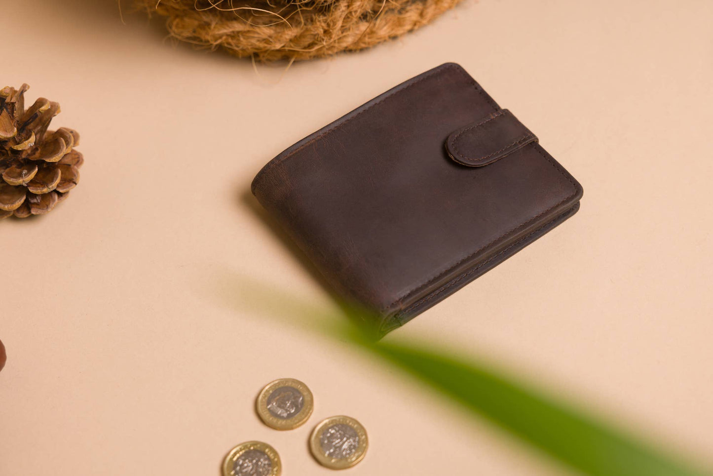 Woodbridge Men's Bifold Rustic Brown Leather Wallet