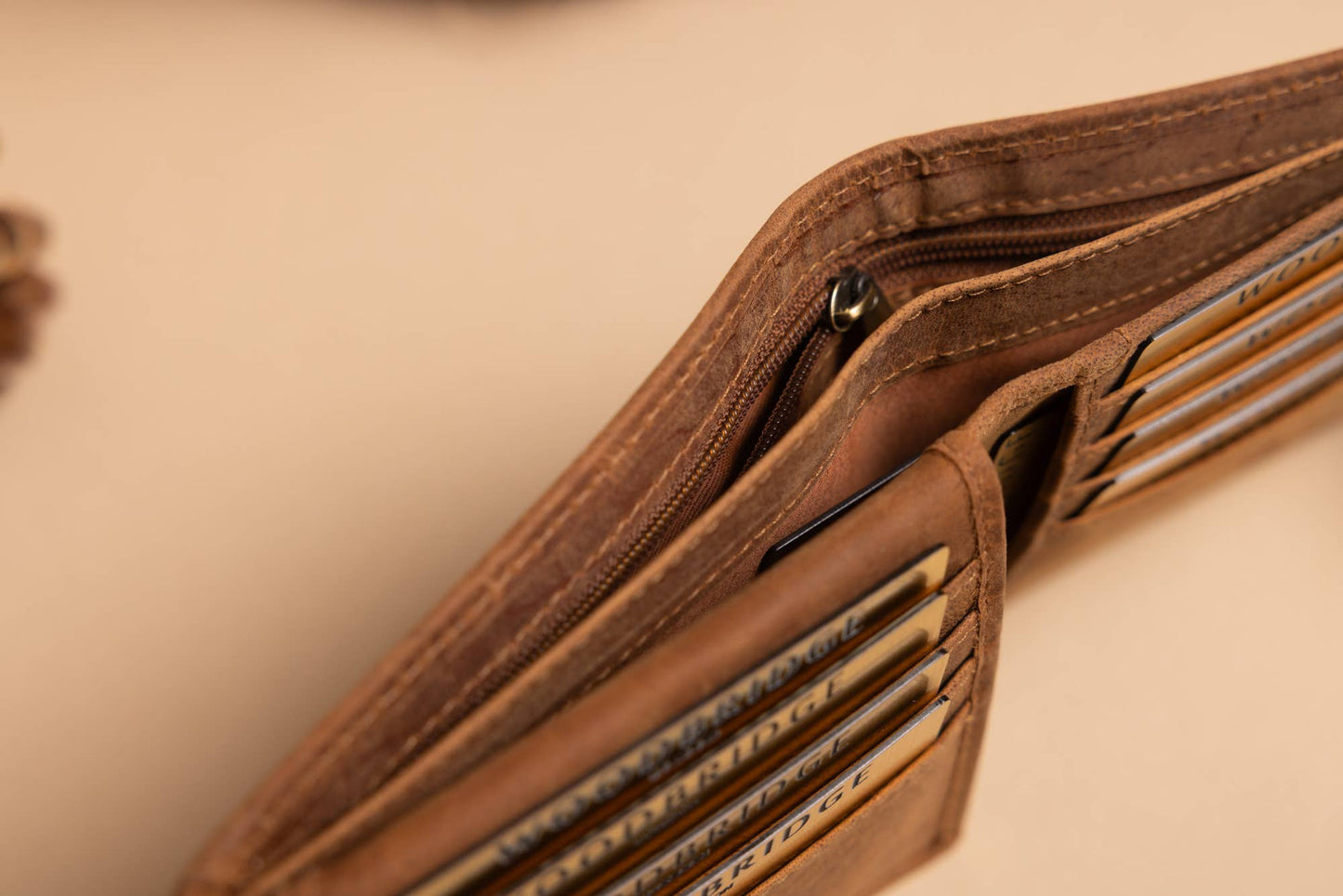 Woodbridge Men's Bifold Cognac Brown Leather Wallet With Multiple Card Slots