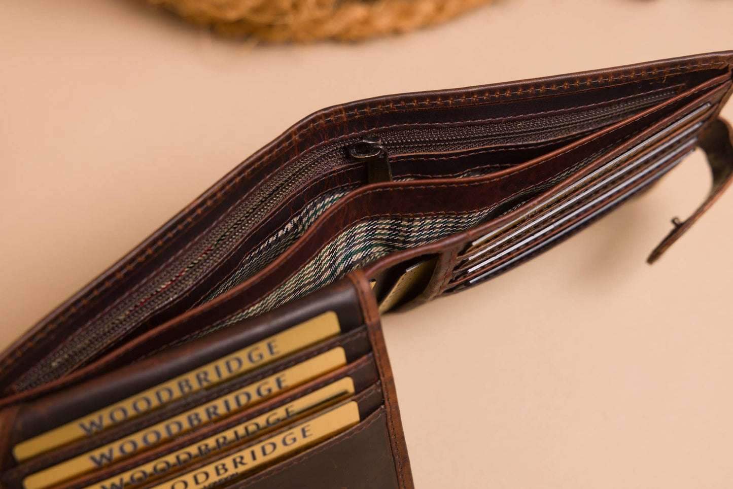 Woodbridge Men's Bifold Brown Oily Leather Wallet