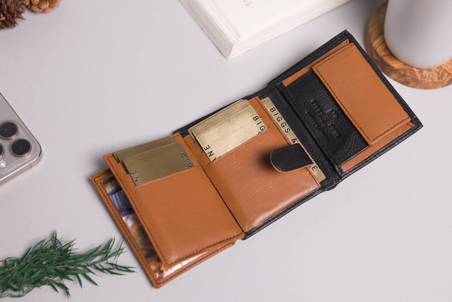 Biggs & Bane Men's Trifold Black & Tan Leather Wallet