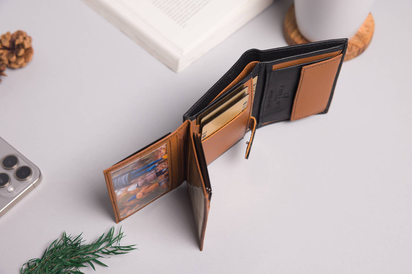 Biggs & Bane Men's Trifold Black & Tan Leather Wallet