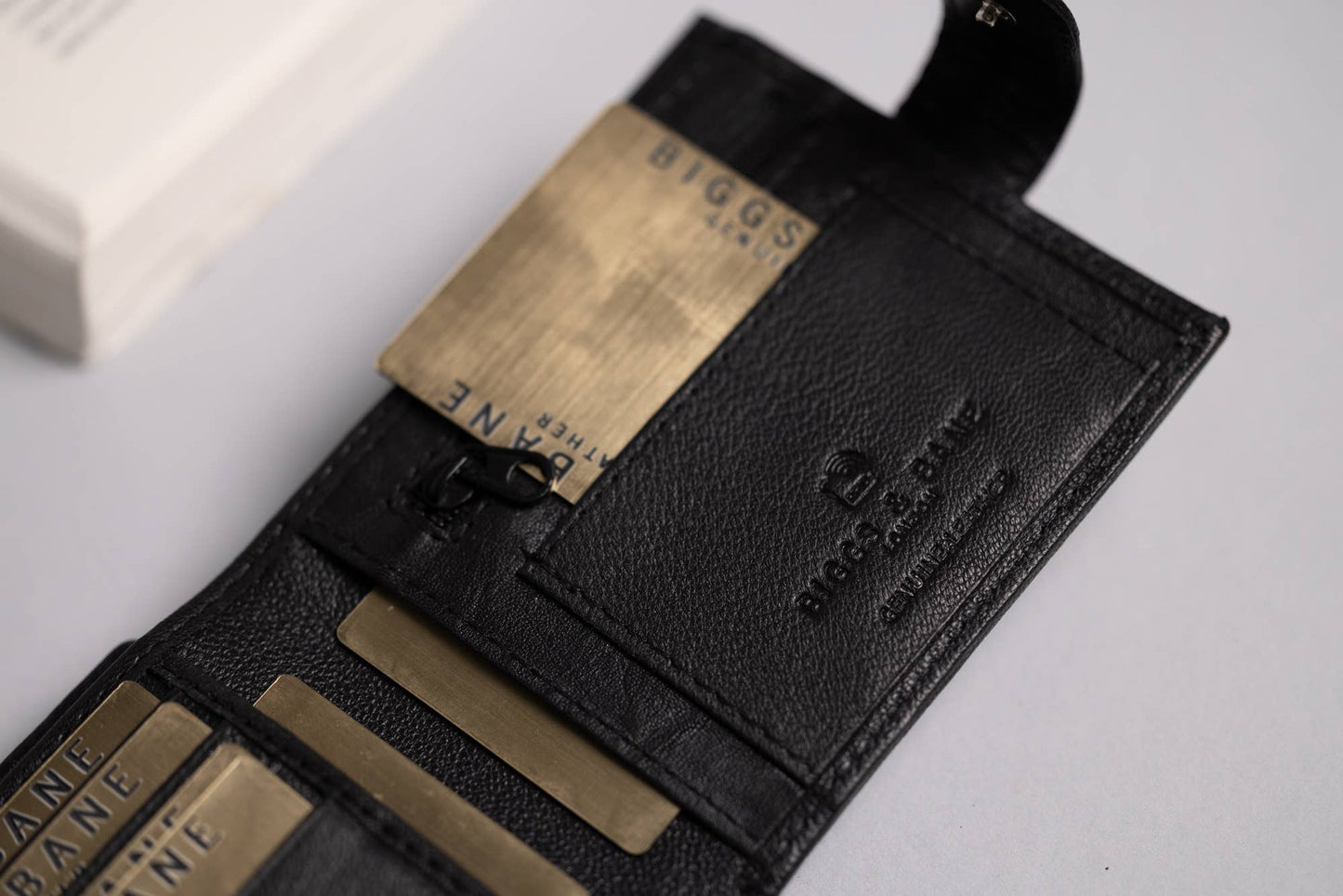 Biggs & Bane Men's Bifold Black Leather Wallet With Zip Coin Pocket