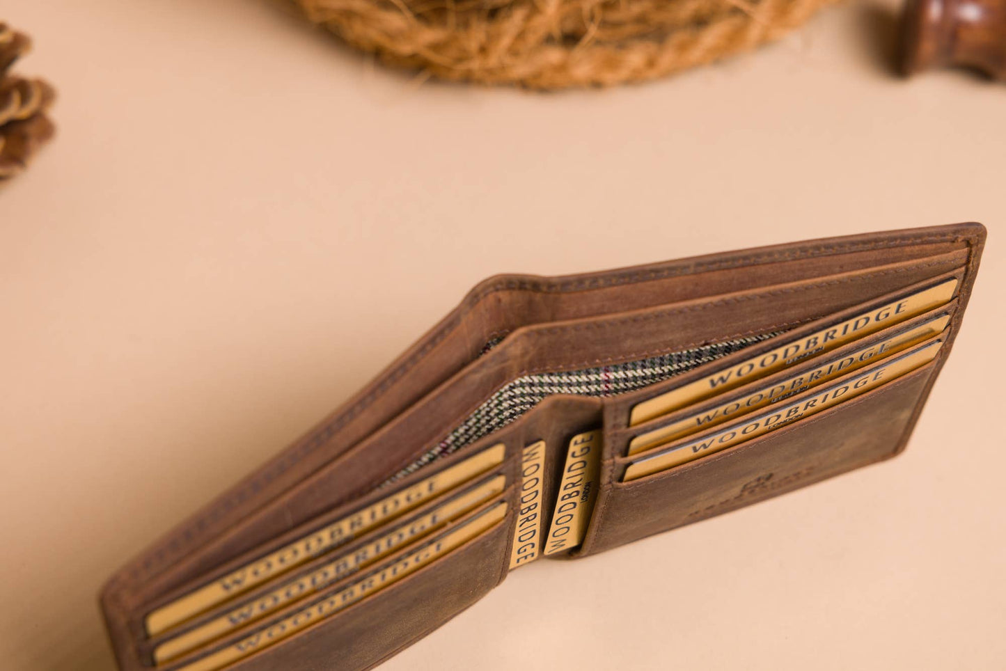 Woodbridge Men's Bifold Rustic Brown Leather Wallet