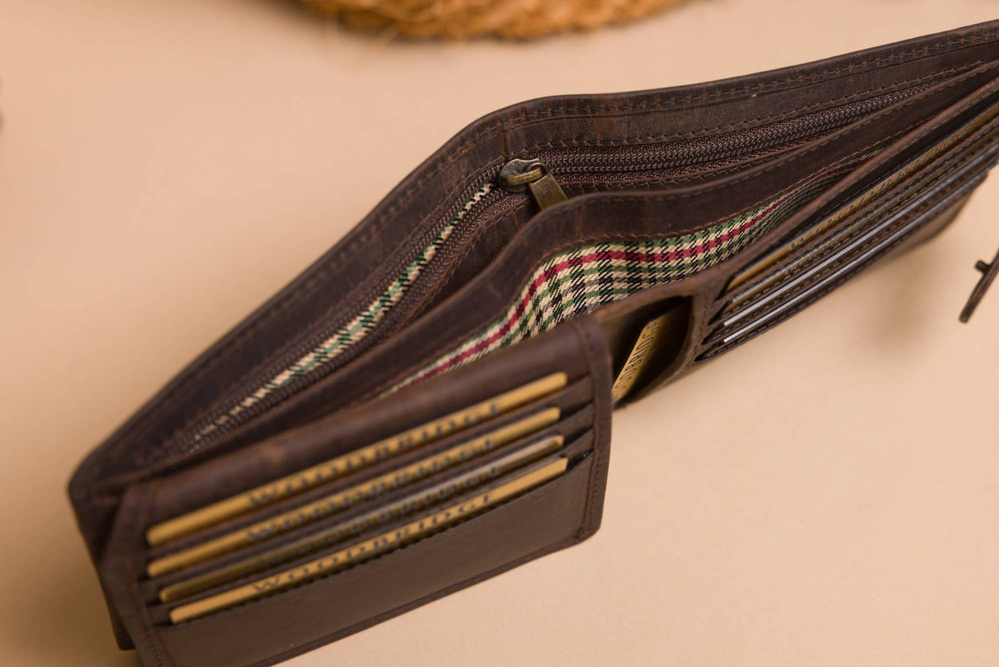 Woodbridge Men's Bifold Rustic Brown Leather Wallet