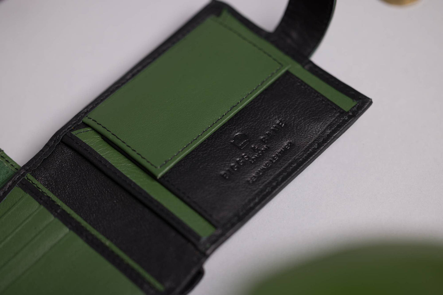 Biggs & Bane Men's Bifold Black & Green Leather Wallet With Tab Coin Pocket