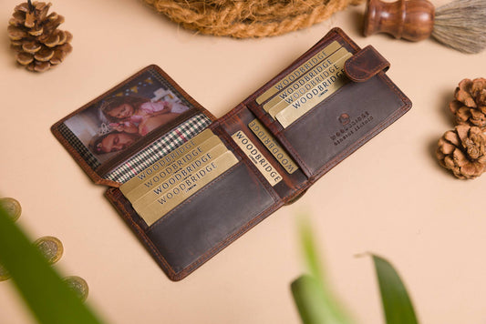 Woodbridge Men's Bifold Brown Oily Leather Wallet