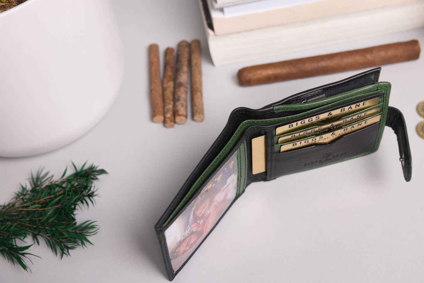 Biggs & Bane Men's Bifold Black & Green Leather Wallet With Large External Coins Pocket With Gusset