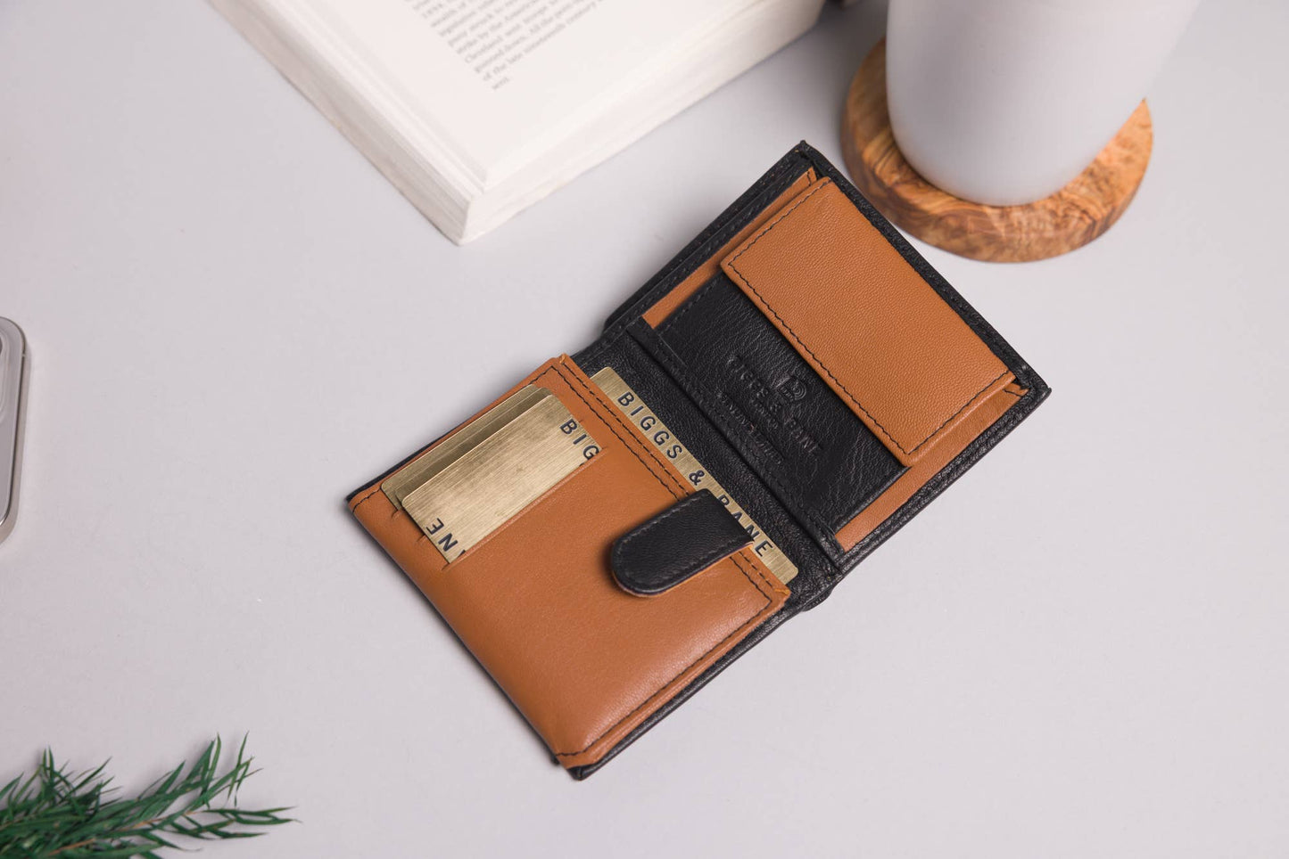Biggs & Bane Men's Trifold Black & Tan Leather Wallet