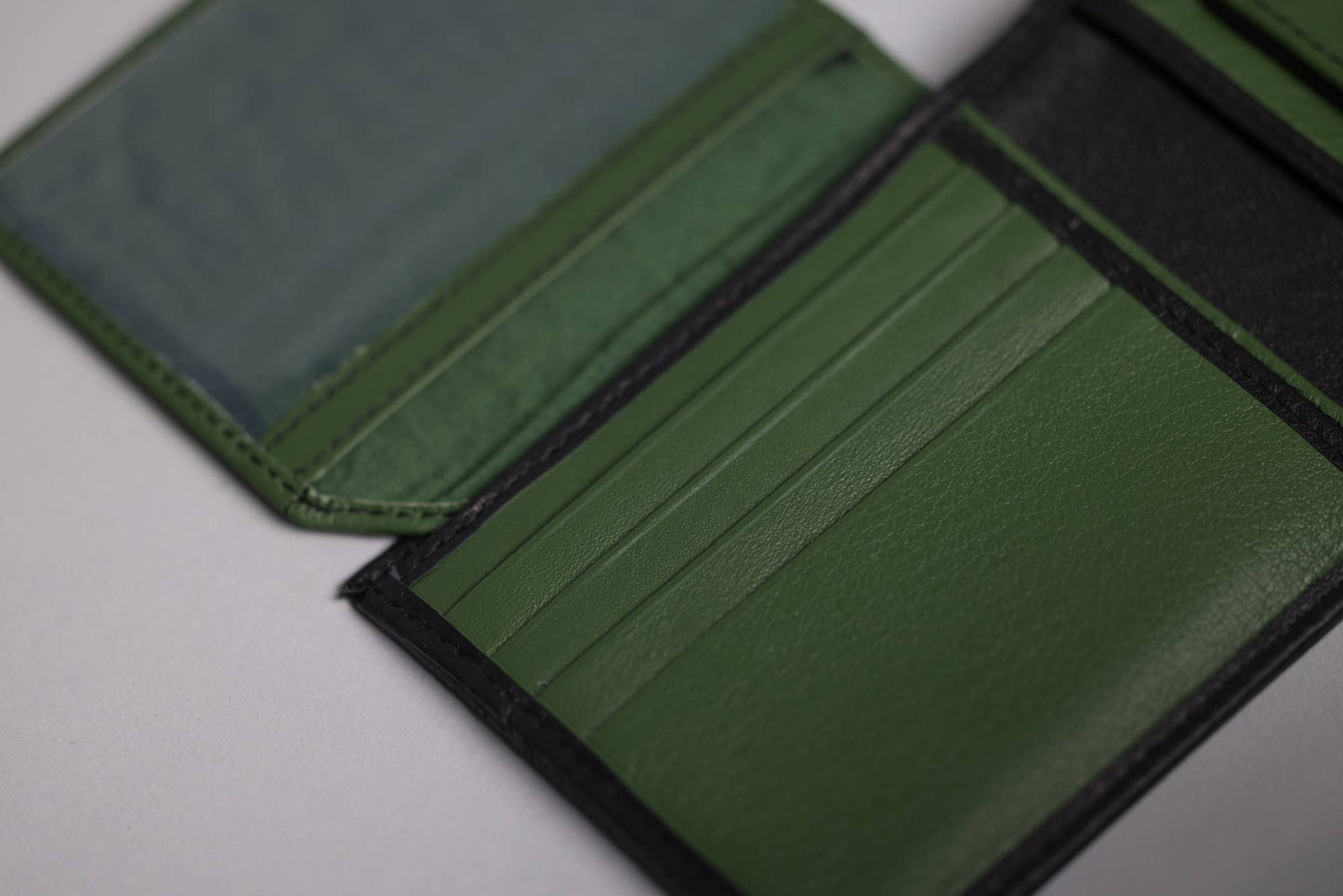 Biggs & Bane Men's Bifold Black & Green Leather Wallet With Tab Coin Pocket
