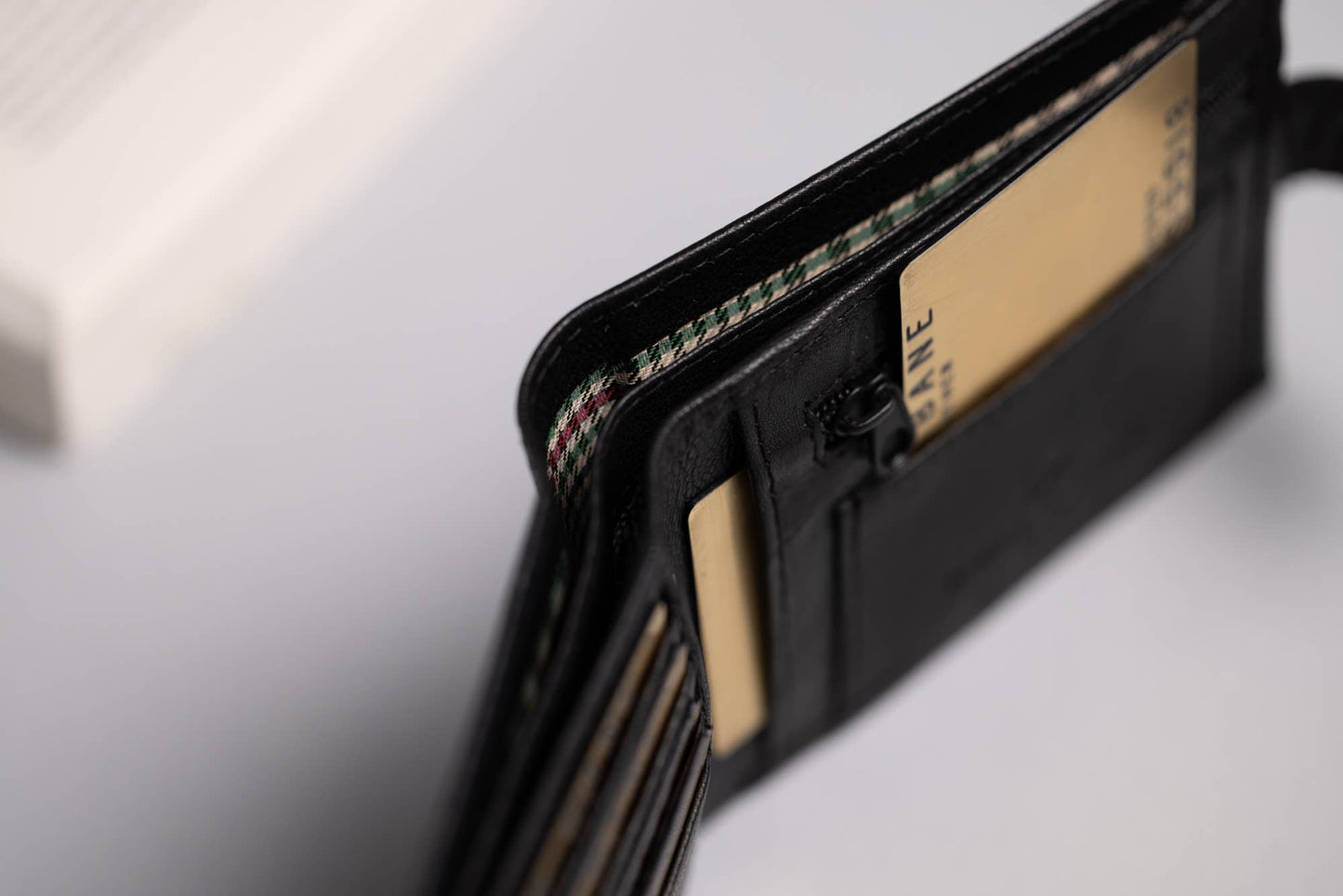 Biggs & Bane Men's Bifold Black Leather Wallet With Zip Coin Pocket