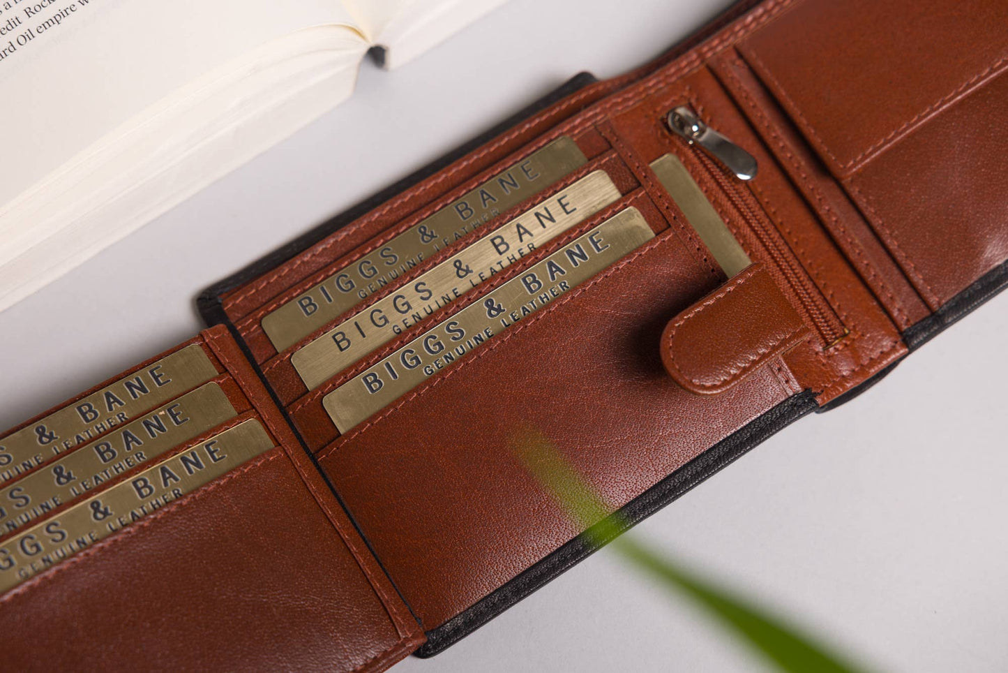 Woodbridge Men's Bifold Black & Brown Leather Wallet