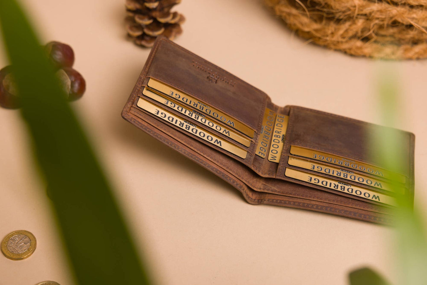 Woodbridge Men's Bifold Rustic Brown Leather Wallet